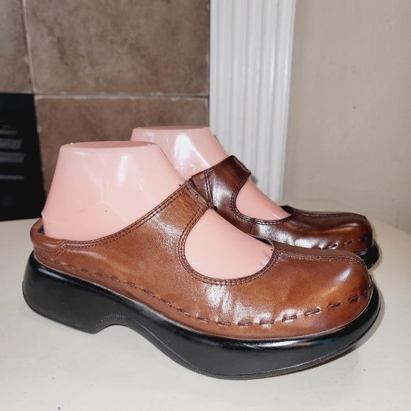 DANSKO MADORI Brown Vegan Leather Slide On Elastic Strap Clogs Sz 7.5/8 - Picture 2 of 12